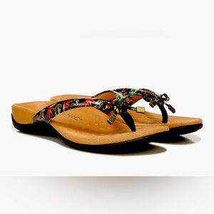 Vionic Women's Rest Bella II Toepost Sandal. TROPICAL BLACK